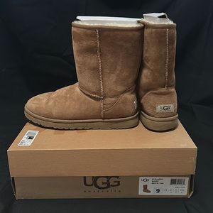 UGG classic short, Size 9